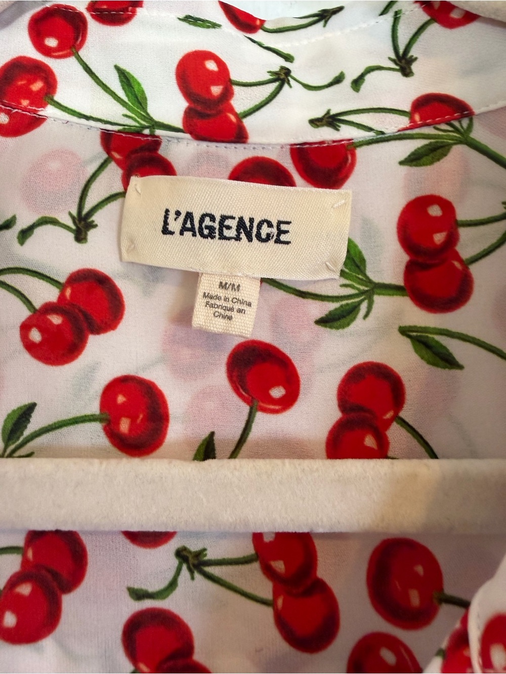 L’AGENCE Nina Cherry Print 100% Silk Button Front Blouse Top Size M - Picture 3 of 7